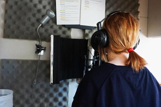In der Radio-Redaktion der Funkstation lernen Kinder wie man einen Podcast erstellt. Foto: Katrin PIschetsrieder