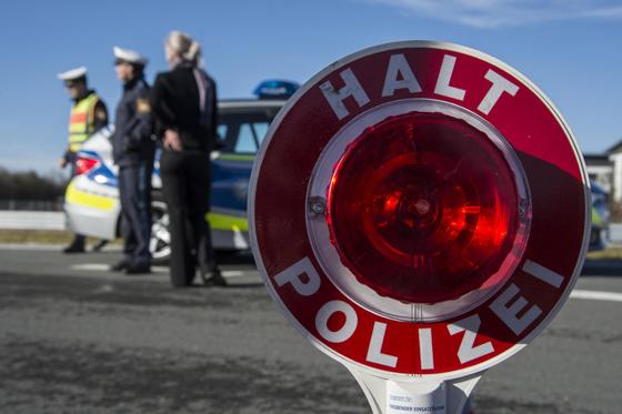 2021 ist der Anwärter für das Jahr mit den landesweit wenigsten Verkehrstoten seit Einführung der deutschen Unfallstatistik. Foto:  © Bayerische Polizei