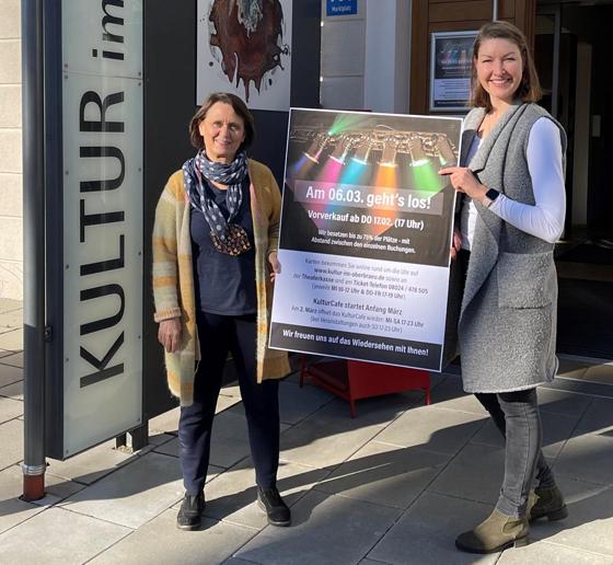 Ingrid Huber (l.) und Christine von Löwis (r.) freuen sich, dass die Kultur wieder Einzug halten kann ins Kultur im Oberbräu. Foto: hw