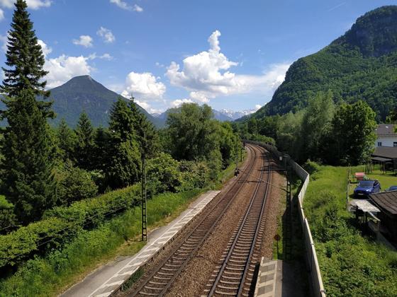 Der Brenner-Nordzulauf im Inntal: Er soll mehr Verkehr auf die Schiene verlagern, ist aber aus Lärm- und Naturschutzgründen umstritten. Foto: Stefan Dohl