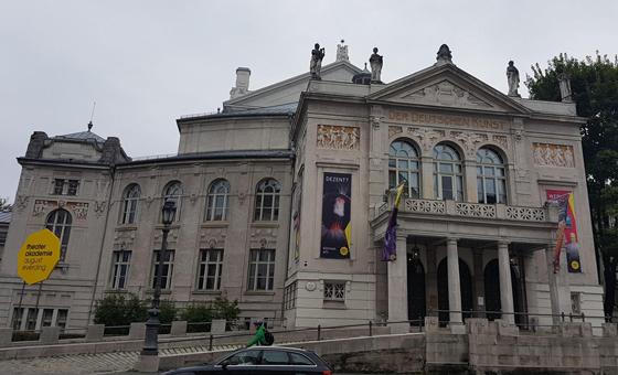 Das Prinzregententheater in Bogenhausen können Interessierte bei einer Führung erkunden. Foto: bs
