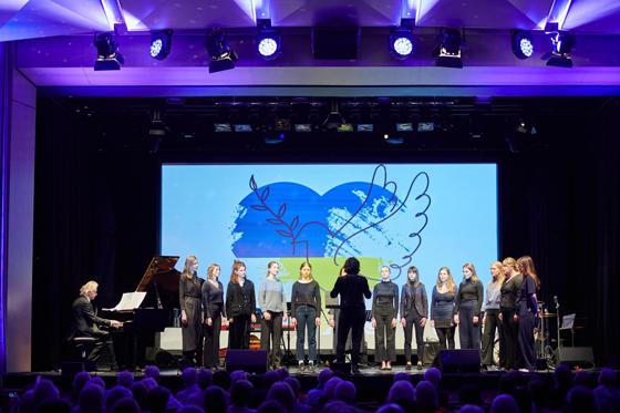 Die verschiedensten Musikgruppen gaben sich im Kulturzentrum Taufkirchen ein gelungendes Stell-Dich-Ein für den guten Zweck. Foto: Roland Altmann