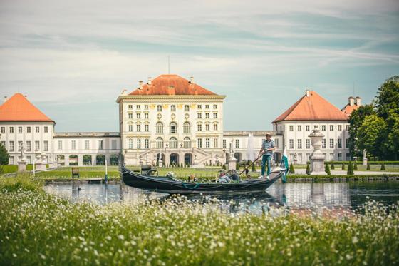 Beliebtes Freizeitvergnügen: die Venezianische Gondel ist wieder im Schlosspark Nymphenburg unterwegs. Foto: Maximilian Denuel/Bayerische Schlösserverwaltung