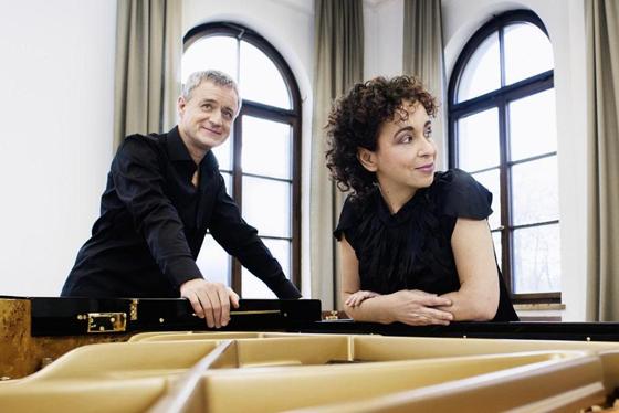 Das Piano-Duo Tal & Groethuysen, Yaara Tal und Andreas Groethuysen, ist auch mit von der Partie. Foto: Michael Leis