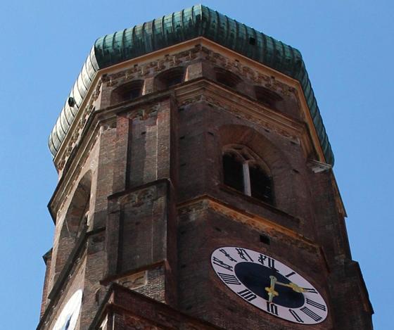 Nicht nur die Glocken erklingen am Sonntag: Chorgesang im Münchner Liebfrauendom zugunsten der Kriegsopfer der Ukraine. Foto: cr