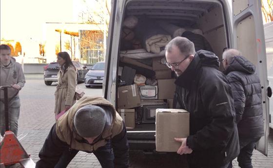 Bayerns Landtagsvizepräsident Markus Rinderspacher bringt Hilfsgüter für die ukrainische Stadt Truzkawez ins Verteilcenter in der ostpolnischen Stadt Rzeszow.  Foto: privat
