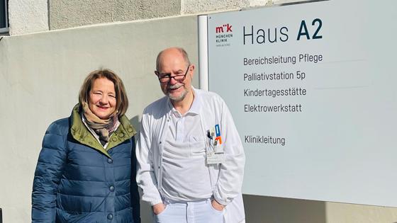Verena Gräfin von Plettenberg und Dr. Hans Pohlmann engagieren sich für den Förderverein der Palliativstation des Harlachinger Krankenhauses. Sie hoffen auf viele Besucher beim Benefizkonzert am 27. April. Foto: hw