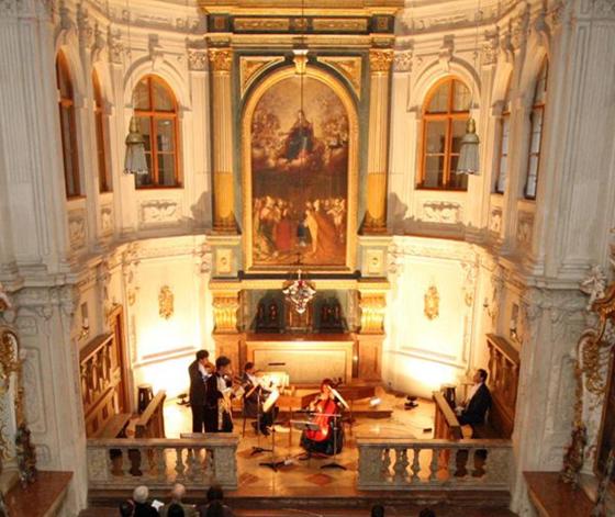Ab dem 21. Mai finden wieder jeden Samstagabend klassische Konzerte in der Hofkapelle statt. Hier kann man 5 x 2 Karten gewinnen. Foto: VA