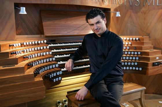 Der italienische Organist Paolo Oreni begann als Elfjähriger seine Ausbildung am Musikinstitut Gaetano Donizetti in Bergamo. Foto: VA