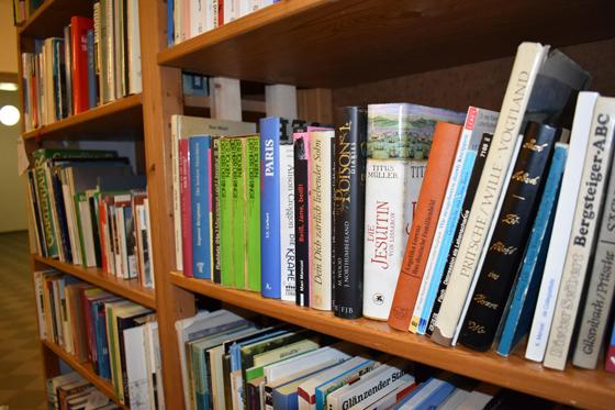 Reihenweise spannende Lektüre gibt es beim großen Bücherflohmarkt in Neubiberg zu kaufen. Foto: Daniel Mielcarek