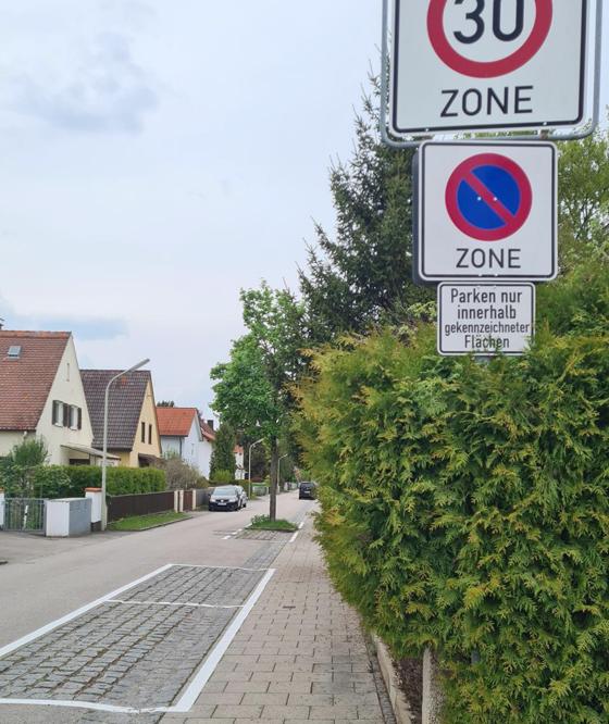 Neues Parkraumkonzept in Gronsdorf ist gestarte, hier zu sehen in der Schneiderhofstraße/Zugspitzstraße. Foto: Gemeinde Haar