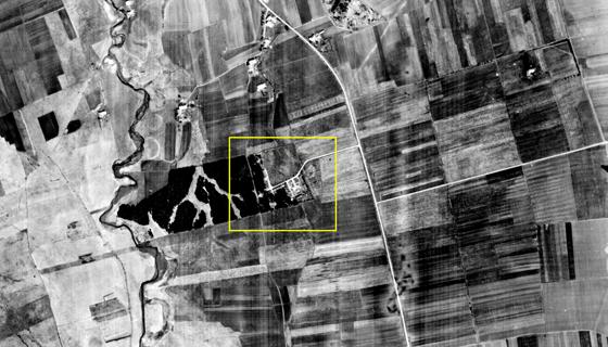 Die Alliierten Luftaufnahme des Lagers (gelb markiert) stammt aus April 1945. Foto: NCAP