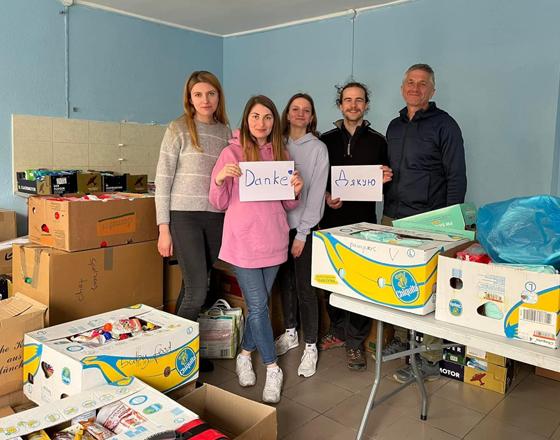 Moritz Baller organisiert mit vielen weiteren Helfern und Spendern Transporte für die Flüchtlinge aus der Ukraine. Foto. Privat