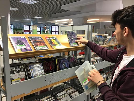 In den Bibliothek Schwabing und Isarvorstadt können Medien weiterhin vor Ort ausgewählt, ausgeliehen und zurückgegeben werden.  Foto: dm