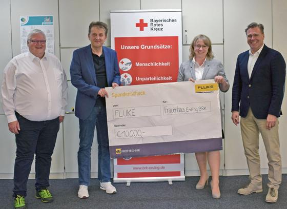 Bei der Spendenübergabe (von links): Albert Thurner mit Rainer Hawranke, Steffi Irmscher-Grothen und Jürgen Loher. Foto: Danuta Pfanzelt