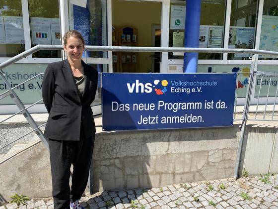 Dr. Daniela Kirschstein ist die neue Geschäftsstellenleitung der vhs Eching. Sie freut sich auf enge Zusammenarbeit mit den Institutionen vor Ort. Foto: vhs Eching