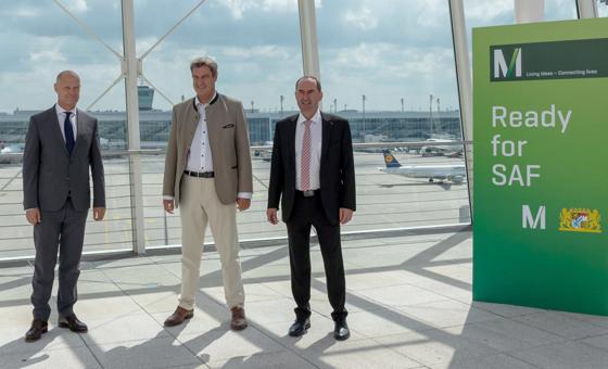 Von links: Jost Lammers, Vorsitzender der Geschäftsführung Flughafen München, Ministerpräsident Markus Söder und Wirtschaftsminister Hubert Aiwanger. Foto: StMWi/E. Neureuther