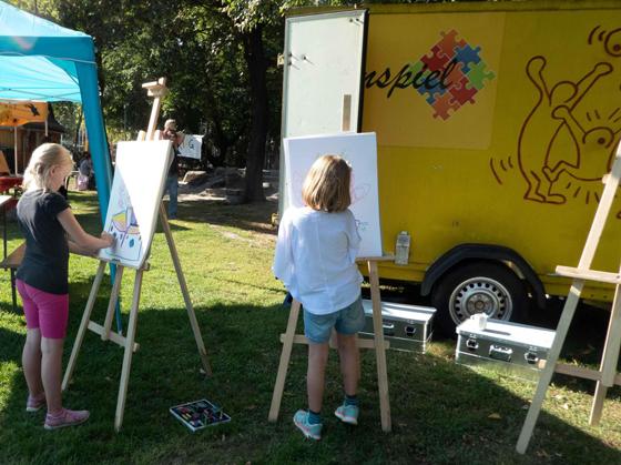 Beim Kunst- und Medienmobil dürfen sich die Kinder kreativ betätigen. Foto: VA