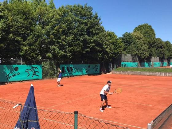 15 Sandplätze bietet die Tennisanlage des PSV München, einer der größten Breitensportvereine der Stadt. Foto: Verein
