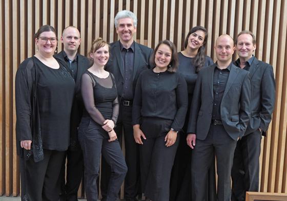 Acht professionelle Sängerinnen und Sänger bilden das Ensemble "Voxónans". Foto: Johannes Wallbrecher, voxónans