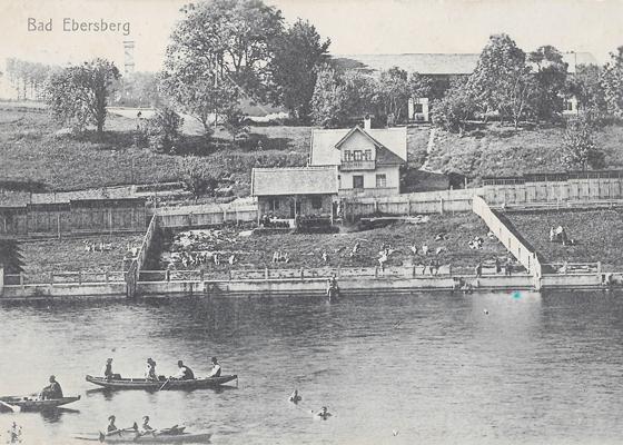 Das Bad am Ebersberger Klostersee in einer Bildpostkarte aus der Zeit um 1930. Foto: Museum der Stadt Grafing