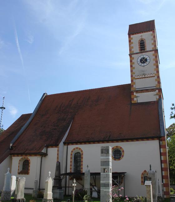 Eine der ältesten Kirchen Münchens: St. Martin, gelegen im alten Ortskern von Moosach, kann am Tag des offenen Denkmals besichtigt werden. Foto: dm