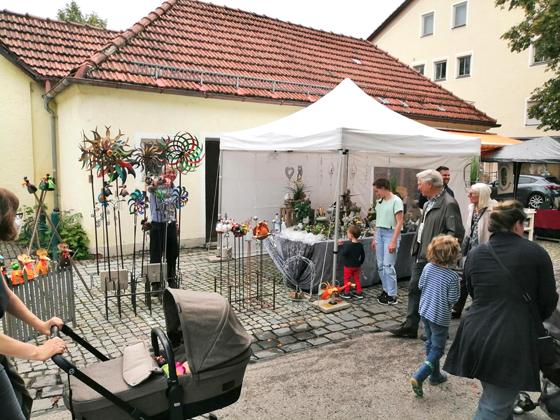 Die Gemeinde Kirchseeon veranstaltet auf dem Marktplatz erstmalig einen Herbstmarkt. Auch Kunsthandwerker werden vertreten sein. Foto: VA