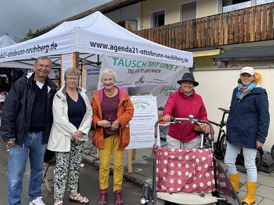 Vertreter der Lokalen Agenda 21 und den Tauschrings stellten beim Ottobrunner Straßenfest ihre breit gefächerten Ideen vor.