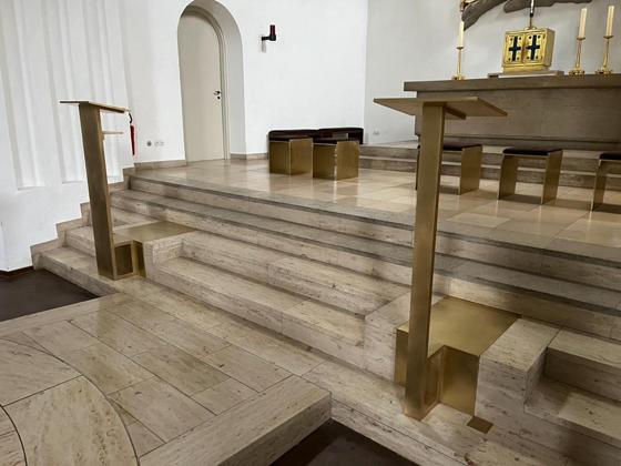 Der neu gestaltete Altarraum von St. Otto wurde kürzlich seiner Bestimmung übergeben. Foto: Stiebler
