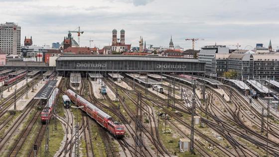 Ein Wiesn-Besucher aus den USA hat die gesamte Gleisanlage zwischen Hauptbahnhof und Hackerbrücke zur Fuß überquert - war lebensgefährlich ist. Foto: Bundespolizei