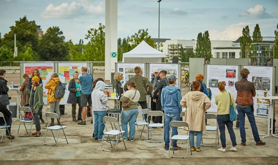 Viele waren gekommen. Letzte Bürgerbeteiligung am Willy-Brandt-Platz im September 2021. Foto: BECKER LACOUR München/Olaf Becker