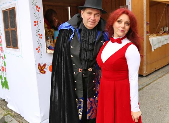 Beim interkulturellen Fest verzauberte ein ukrainisches Künstlerpaar im wahrsten Sinne des Wortes die Gäste. Foto: Gem. Unterschleißheim