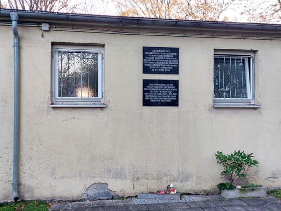 Das KZ-Außenlager Dachau-Allach lag auf dem Gelände der heutigen Siedlung Ludwigsfeld. An der letzten erhaltenen Baracke hängt eine Gedenktafel. Foto: bas