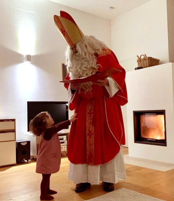 Staunende Kinderaugen sind gewiss, wenn der Nikolaus ganz persönlich seinen Besuch zuhause abstattet. Foto: Kolpingsfamilie OSH