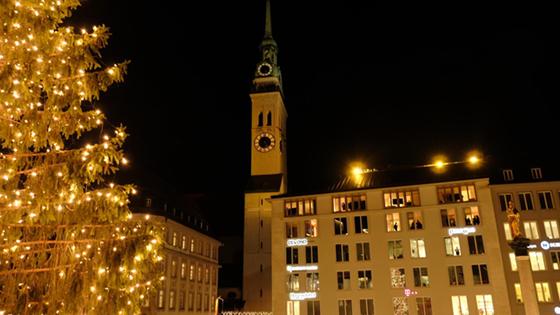 Endlich wieder Christkindlmärkte! Ab Montag startet der Weihnachtsmarkt am Marienplatz, viele weitere folgen in München, der Region und im Oberland. Foto: Robert Bösl
