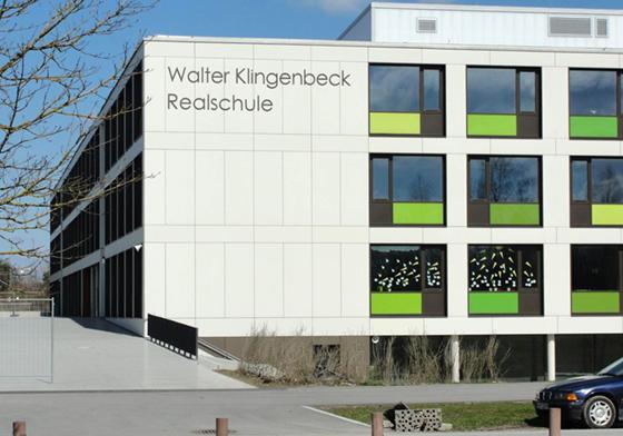 Bayerns Schulen (hier Realschule in Taufkirchen) erhalten ein Tool, das sie beim Einsparen von Treibhausgasemissionen unterstützt. Foto: hw