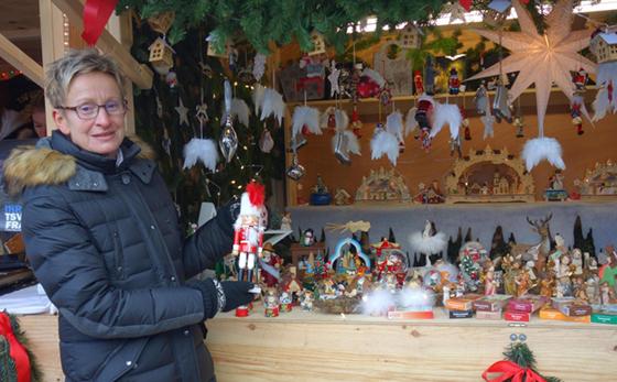 Auf dem Ottobrunner Christkindlsmarkt findet man am 2. Adventswochenende jede Menge hübscher Geschenkideen, wie hier am Stand der Familie Vordermaier. Foto: hw