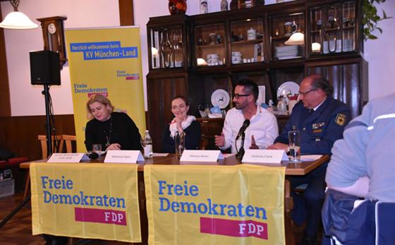 Rege Diskussion zum Thema "Katastrophenschutz 2.0  Was jetzt zu tun ist?" in Feldkirchen. Foto: FDP