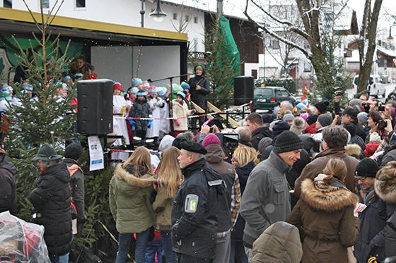 Am 3. Adventssonntag findet traditioneller Weise der Hohenbrunner Christkindlmarkt auf dem Rathausplatz statt. Foto: Gemeinde Hohenbrunn