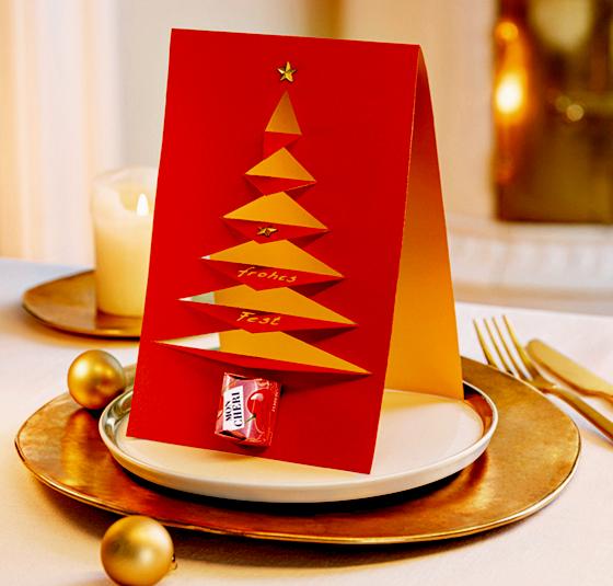 Tischkarten für die Weihnachtstafel ganz einfach selber basteln, das kann man mit den Vorlagen von Ferrero. Foto: Ferrero/Silke Zander