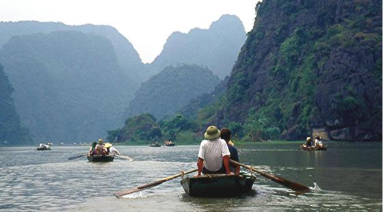 Die malerische Halong-Bucht liegt im Norden Vietnams. Sie zählt zum Unesco-Naturerbe. Foto: Harald Mielke