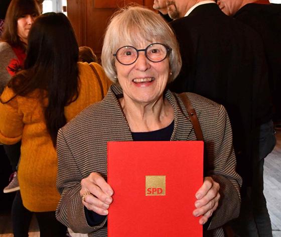 Seit Jahrzehnten unermüdlich im Einsatz für die Au und Haidhausen: Adelheid Dietz-Will hat die Thomas-Wimmer-Medaille erhalten. Foto: Peter Martl