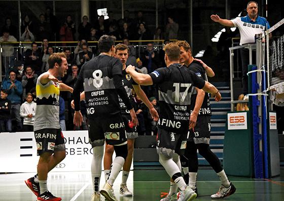 Selbstbewusst starten die Grafinger Volleyballer in die nächste Saisonphase. Das Ziel ist der Wiederaufstieg in die 2. Bundesliga. Foto: Lothar F.