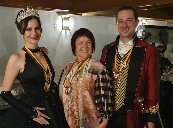 Diana Stachowitz MdL mit dem Prinzenpaar des Moosacher Faschingsclubs, Prinzessin Alexandra II. und Prinz Heiko I. Foto: Stachowitz