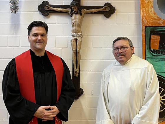 Pfarrer Joachim Rohrbach und Pastoralreferent Winfried Ploch freuen sich auf viele Gottesdienstbesucher am Valentinstag. Foto: hw