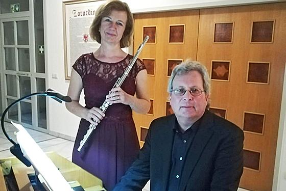 Annette Hartig und Matthias Gerster spielen Kammermusik im Rathaus Zorneding. Foto: Gem. Zorneding