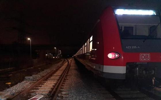 Zwei Warnbaken im Gleis beeinträchtigten den S-Bahnverkehr auf der Linie 8. Foto: Bundespolizei