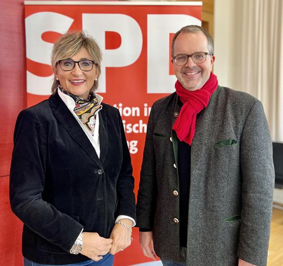 Lehrerpräsidentin Simone Fleischmann mit Landtagsvizepräsident Markus Rinderspacher. Foto: VA