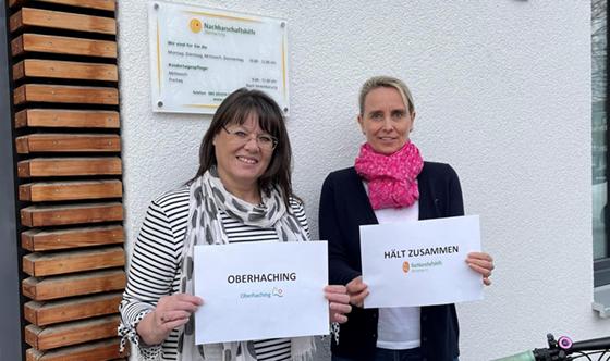 Sabine Mühlbauer und Sandy Hochmuth von der Nachbarschaftshilfe freuen sich auf viele Anträge für den neuen Spendentopf "Oberhaching hält zusammen". Foto: hw
