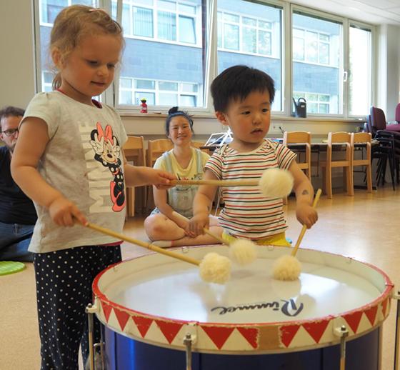 Die ersten musikalischen Schritte können die Kleinen beim Küken-Kurs absolvieren. Foto: RTM